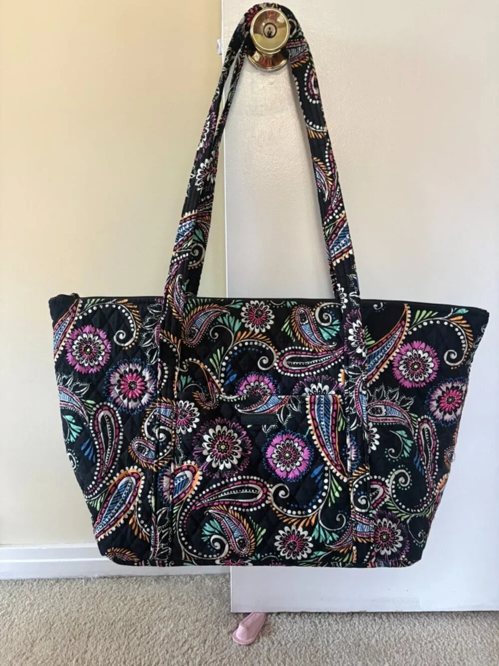 Vera Bradley XL tote Like New black paisley